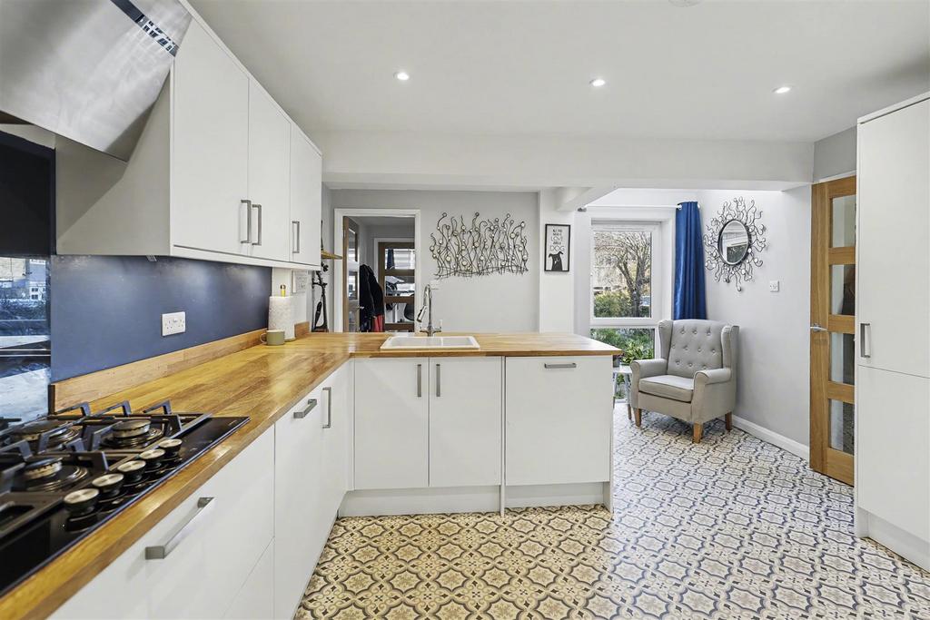Kitchen e.JPG