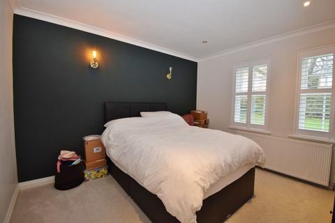 3 bedroom detached house to rent, Albury Drive, Pinner HA5