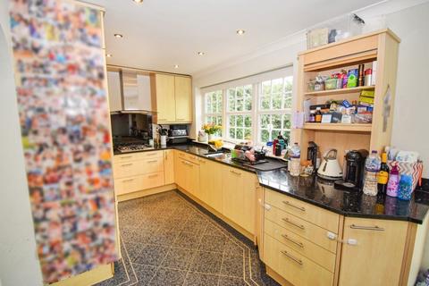 3 bedroom detached house to rent, Albury Drive, Pinner HA5