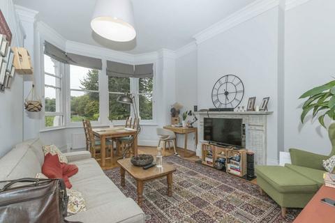 2 bedroom flat to rent, Clapham Common North Side, London SW4