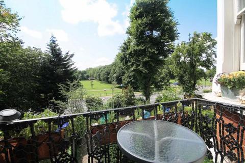 2 bedroom flat to rent, Clapham Common North Side, London SW4