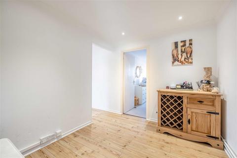 2 bedroom apartment for sale, Lovejoy Lane, Windsor