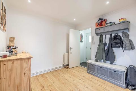 2 bedroom apartment for sale, Lovejoy Lane, Windsor