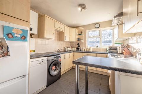 2 bedroom apartment for sale, Lovejoy Lane, Windsor