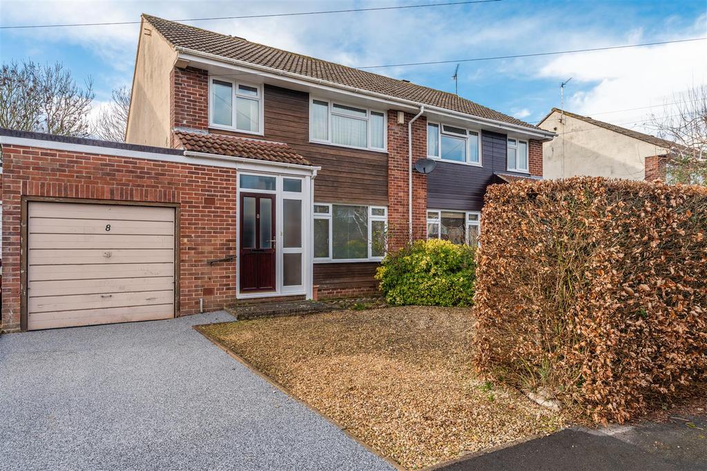 8 Dickenson's Grove Congresbury, Bristol BS49 5 HQ-