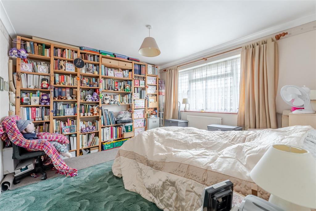 8 Dickenson's Grove Congresbury, Bristol BS49 5 HQ-