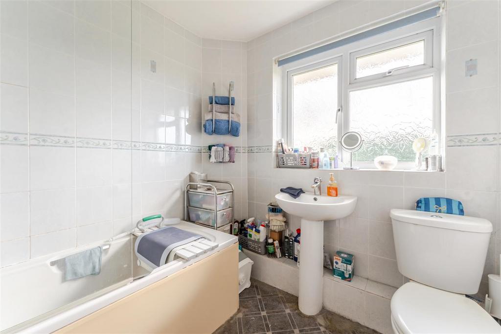 8 Dickenson's Grove Congresbury, Bristol BS49 5 HQ-