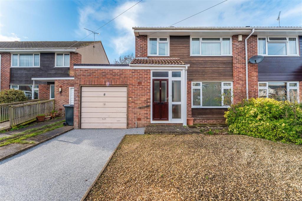 8 Dickenson's Grove Congresbury, Bristol BS49 5 HQ-