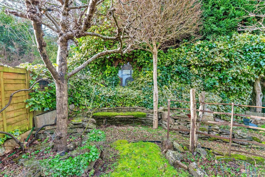 8 Dickenson's Grove Congresbury, Bristol BS49 5 HQ-