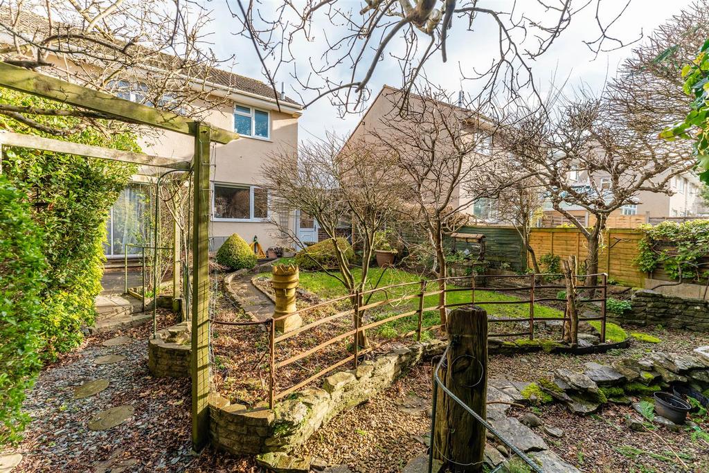 8 Dickenson's Grove Congresbury, Bristol BS49 5 HQ-