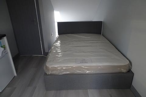 1 bedroom in a house share to rent, Florence Road, Southall