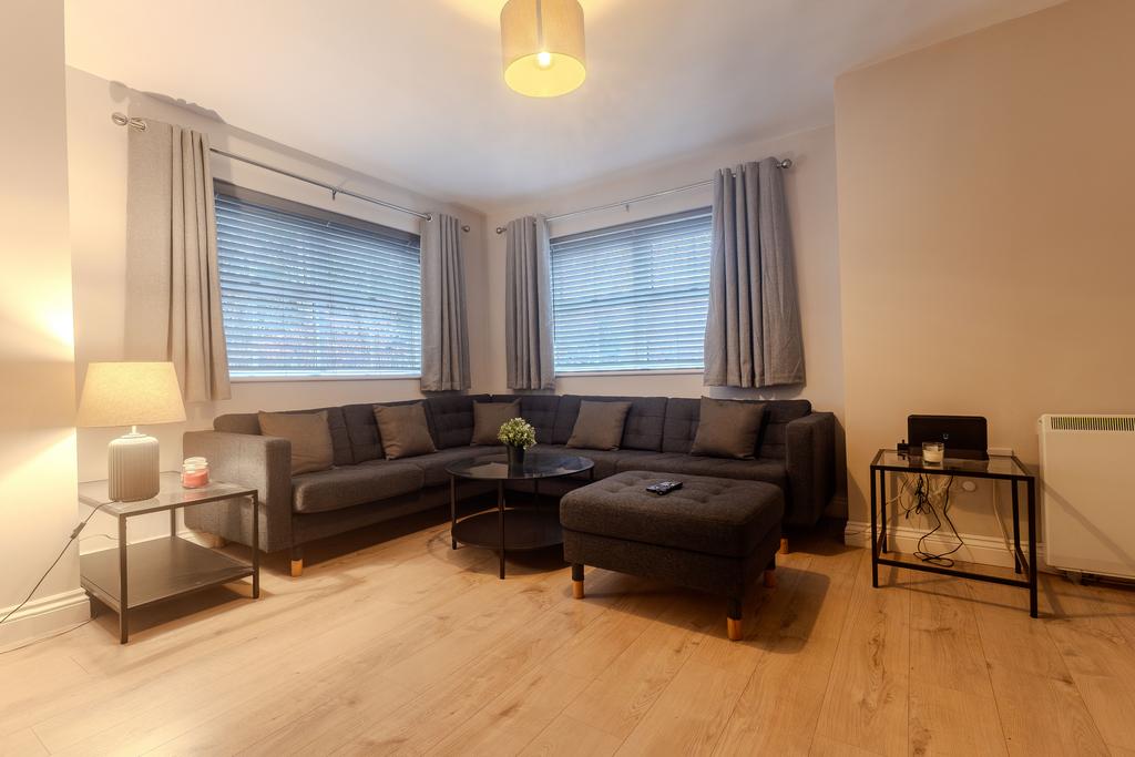 Living Room (2)