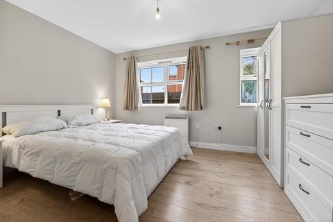 2 bedroom flat for sale, Whitecross, Hereford, HR4