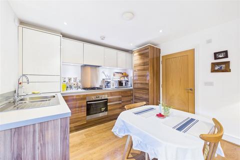 2 bedroom apartment for sale, Honington Mews, Farnborough, Hampshire, GU14