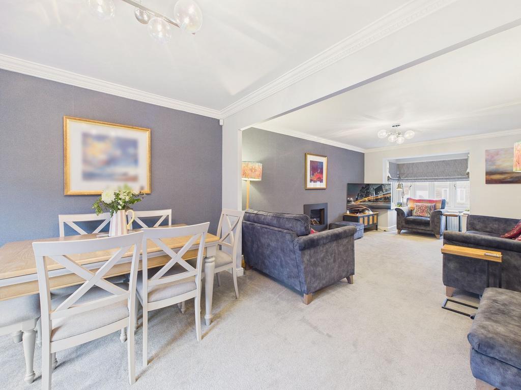 Lounge/Dining Room