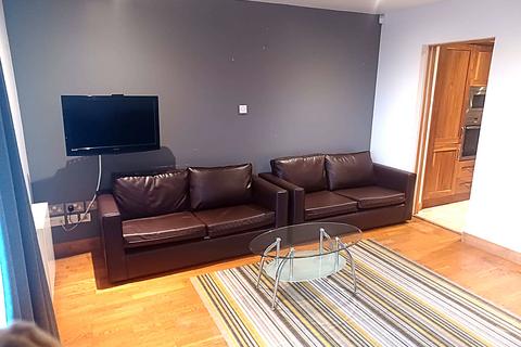 4 bedroom serviced apartment to rent, Brandfield Street, City of Edinburgh