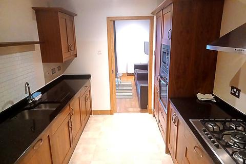 4 bedroom serviced apartment to rent, Brandfield Street, City of Edinburgh