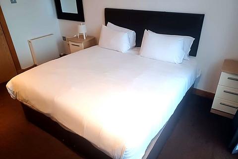4 bedroom serviced apartment to rent, Brandfield Street, City of Edinburgh