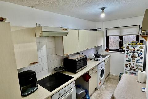 undefined, Pettingrew Close, Walnut Tree, Milton Keynes