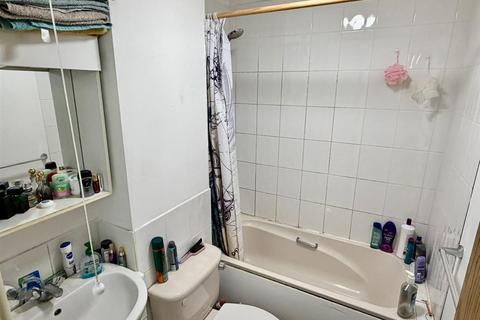 undefined, Pettingrew Close, Walnut Tree, Milton Keynes