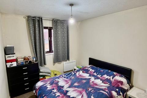undefined, Pettingrew Close, Walnut Tree, Milton Keynes