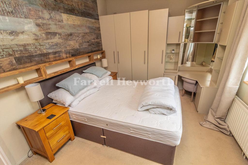 Bedroom 1 image 2