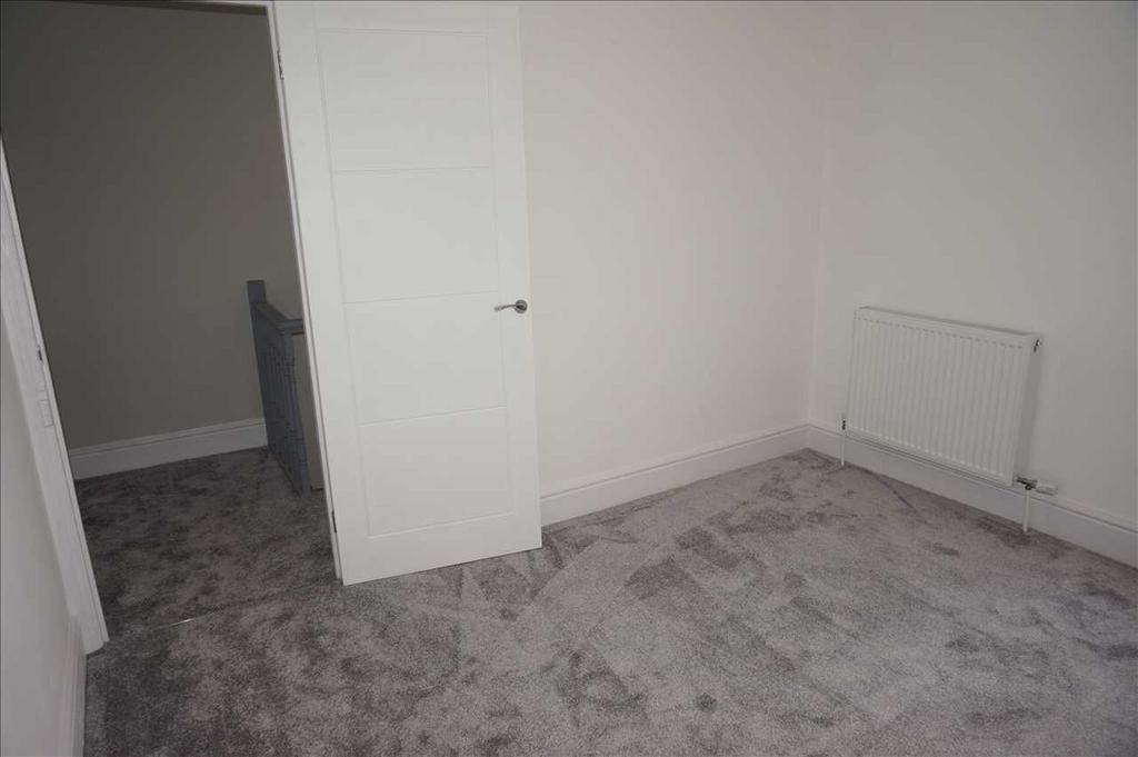 Back bedroom 1 :
