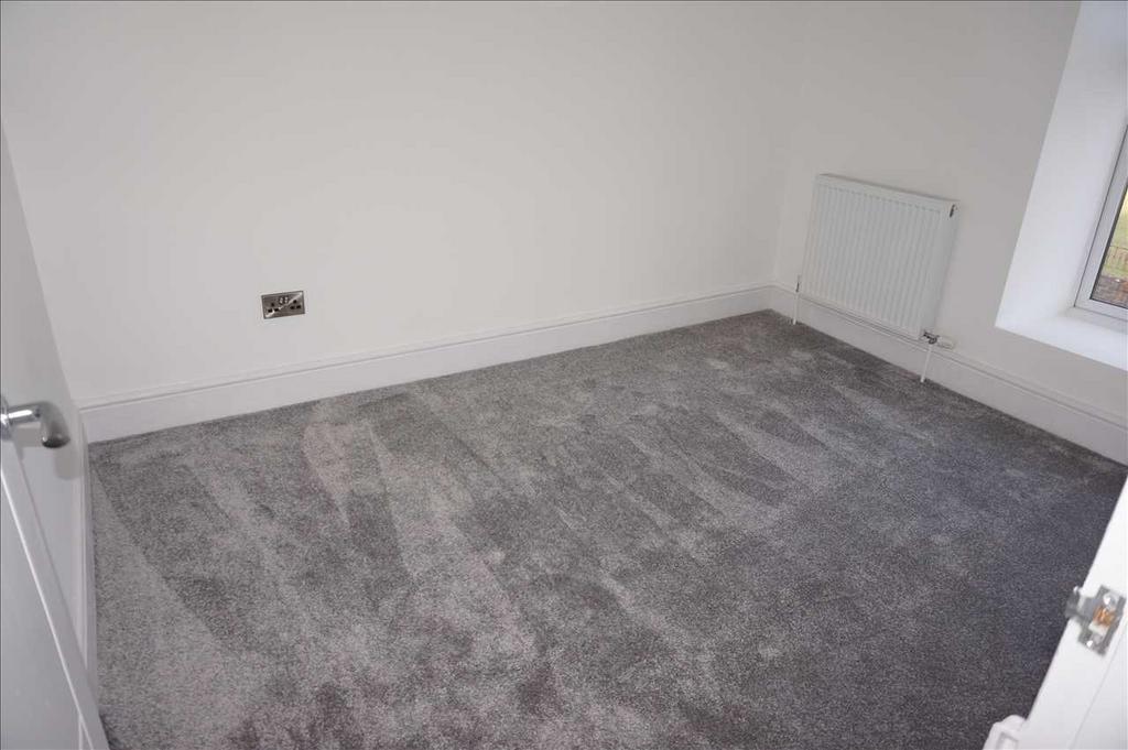Front bedroom 2
