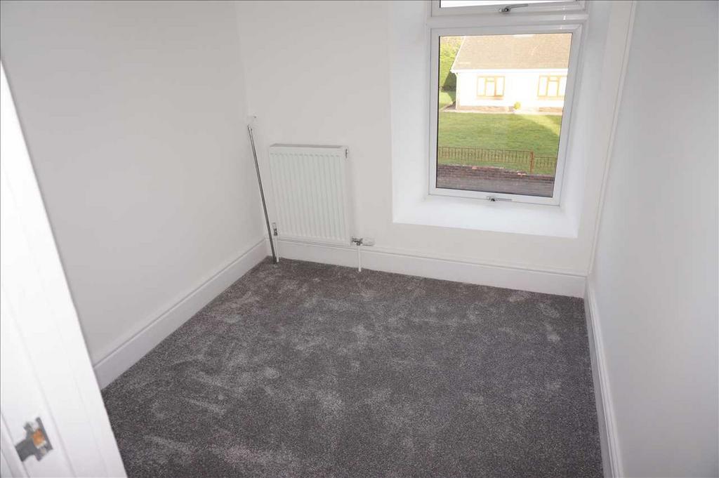 Front bedroom 3 :