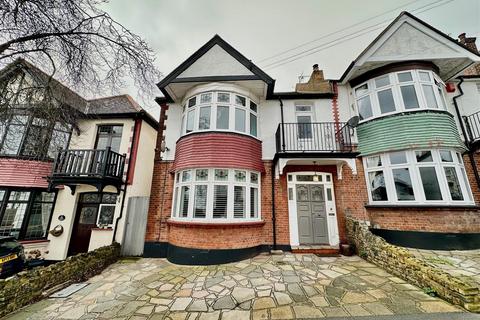 Beach Avenue, Leigh-On-Sea