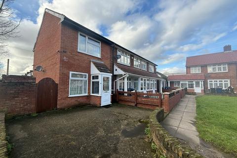 2 bedroom end of terrace house to rent, Marlborough Road, Southall UB2