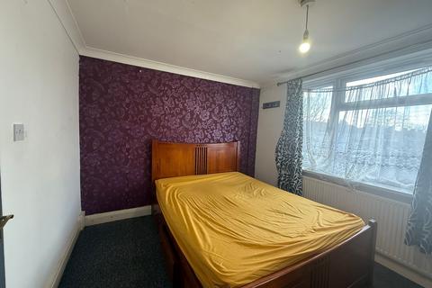 2 bedroom end of terrace house to rent, Marlborough Road, Southall UB2