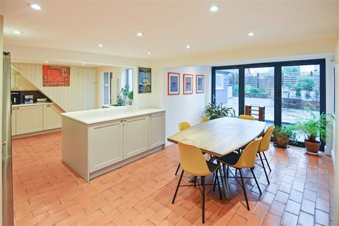 3 bedroom end of terrace house for sale, Wood Street, Waddesdon, Buckinghamshire.