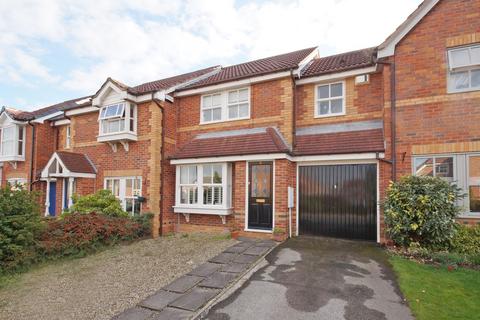 3 bedroom terraced house to rent, St. Georges Walk, Harrogate, HG2