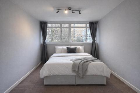 1 bedroom apartment to rent, Churchill Gardens, London SW1V