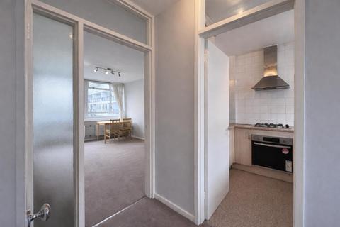 1 bedroom apartment to rent, Churchill Gardens, London SW1V