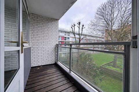 1 bedroom apartment to rent, Churchill Gardens, London SW1V