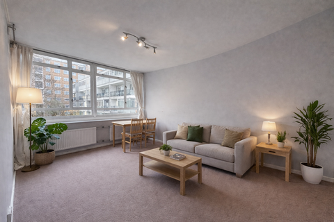 1 bedroom apartment to rent, Churchill Gardens, London SW1V