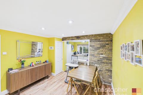 3 bedroom semi-detached house to rent, Ousden Drive, Cheshunt, Hertfordshire, EN8 9RL