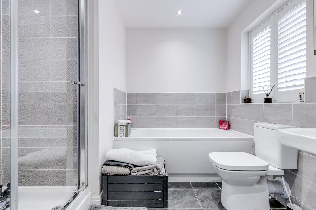 Main En-suite