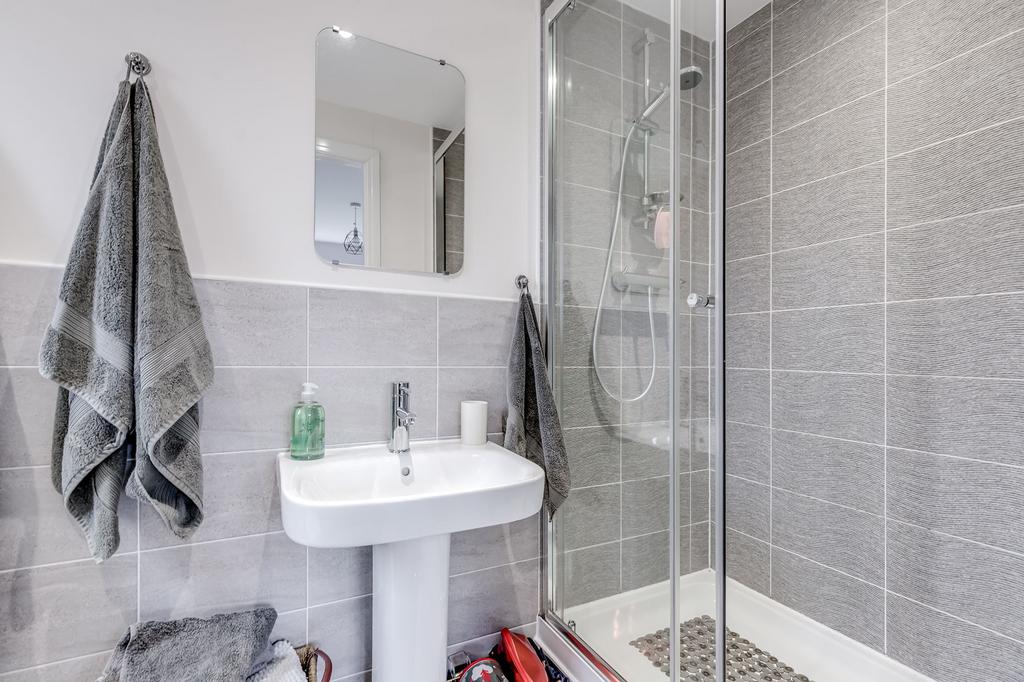 2nd bedroom En-suite