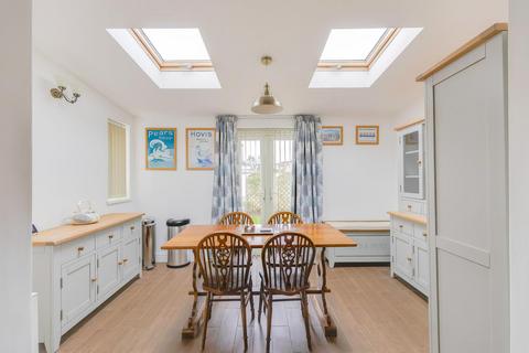 2 bedroom semi-detached bungalow for sale, Glas-Y-Pant, Cardiff