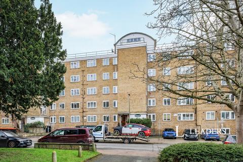 4 bedroom flat to rent, Carslake Road, London, SW15