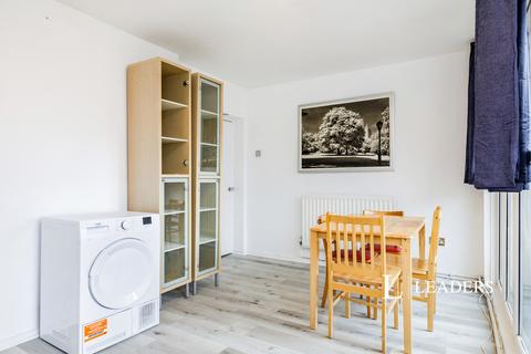 4 bedroom flat to rent, Carslake Road, London, SW15