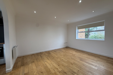 undefined, International Way, Sunbury-On-Thames, TW16