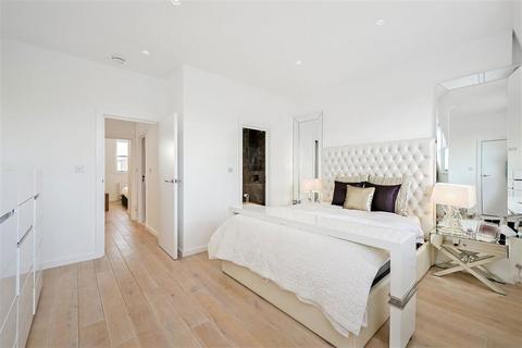 3 bedroom flat to rent, Queen's Gate, London SW7
