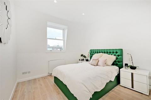3 bedroom flat to rent, Queen's Gate, London SW7