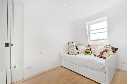 3 bedroom flat to rent, Queen's Gate, London SW7