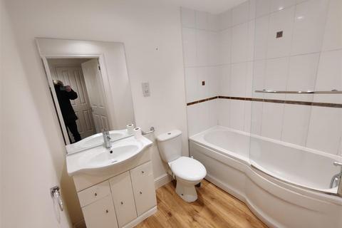 2 bedroom flat to rent, Cedar Road, SM2