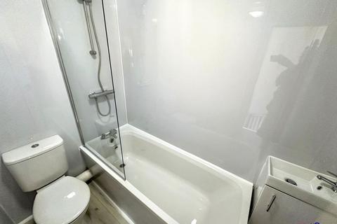 2 bedroom terraced house to rent, Chidlow Close, Widnes, WA8 0NF